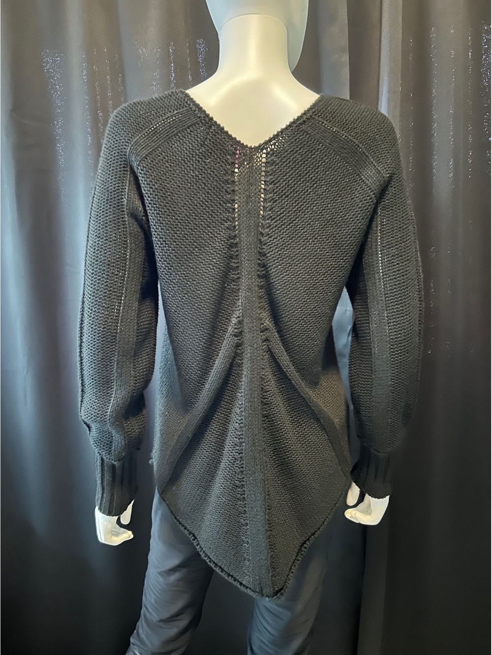 Intrigue sweater - Picture 3 of 6